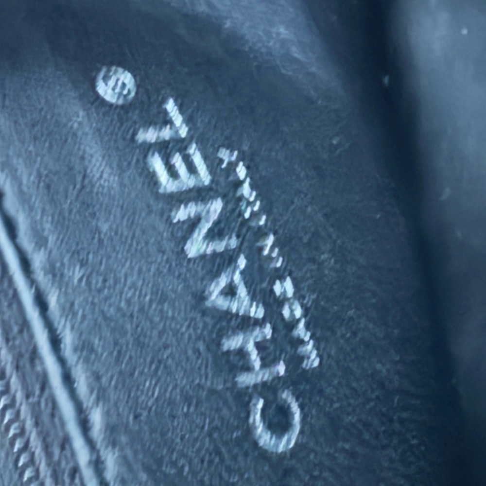 Chanel 💯 % Authentic Handbag - Picture 7 of 16